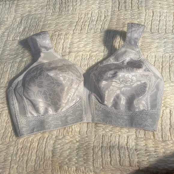 White PLAYTEX 18 Hour Comfort-Strap Wireless Bra - Picture 1 of 5